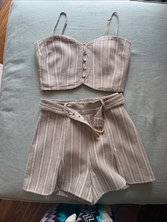 Hevron Pants - High-Waist Striped Linen-Blend Shorts in Beige